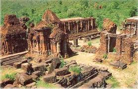 ミーソン遺跡群を行く